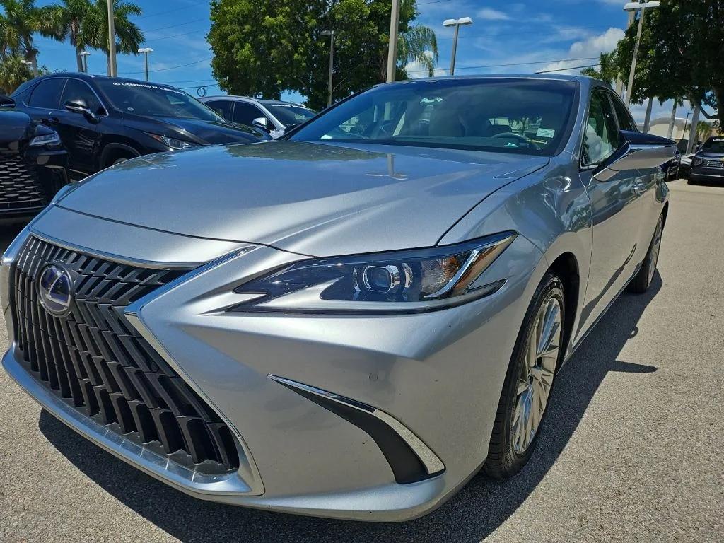lexus es hybrid 2022 58AEA1C12NU026066 image lexus es hybrid 2022 58AEA1C12NU026066 image